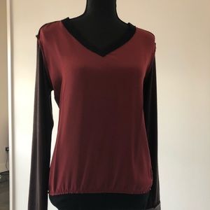 Bailey 44 Vneck silk jersey shirt.